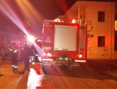 Πυρκαγιά ξέσπασε σε συνεργείο αυτοκινήτων στον Ταύρο